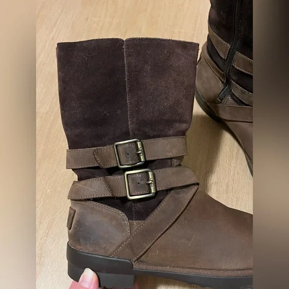 Ugg Lorna Boots - Picture 6 of 9